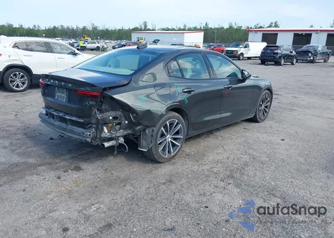 2022 Volvo S60 B5 Momentum z USA, uszkodzony, nr VIN 7JRL12FZ1NG162991